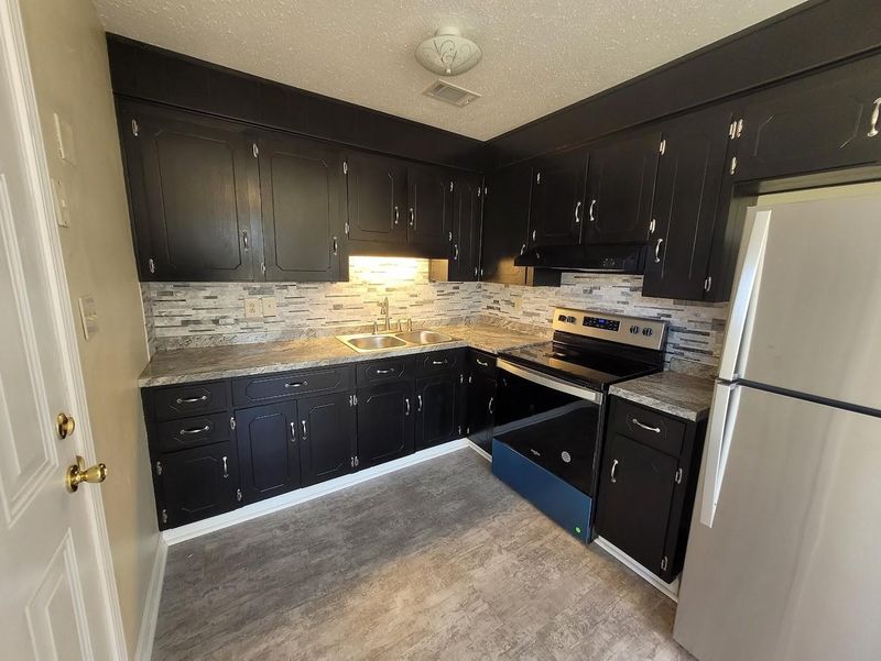 832 Lakeview Dr, Marshville, NC 28103