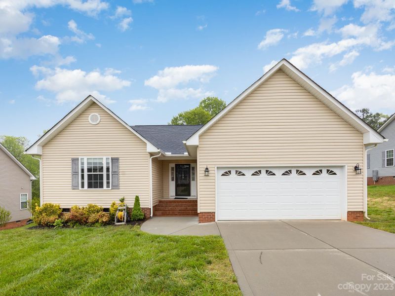105 Candace Ct, Stanley, NC 28164