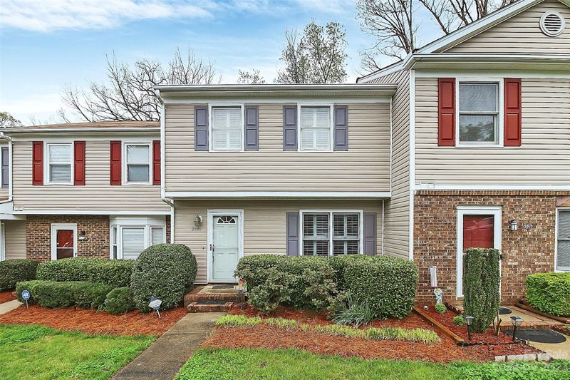 8409 Rust Wood Pl, Charlotte, NC 28227