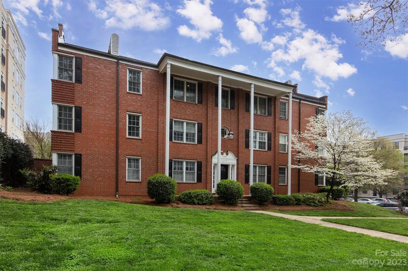 1337 E Morehead St #301, Charlotte, NC 28204