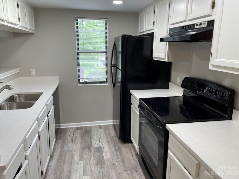 8051 Cedar Glen Dr, Charlotte, NC 28212