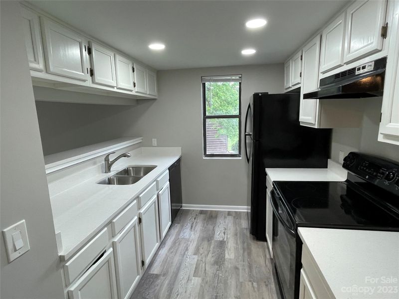 8051 Cedar Glen Dr, Charlotte, NC 28212
