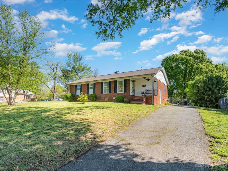 4115 Gladstone Ln, Charlotte, NC 28205