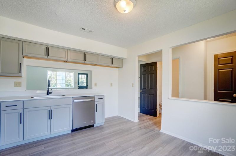 9408 Lexington Cir #A, Charlotte, NC 28213