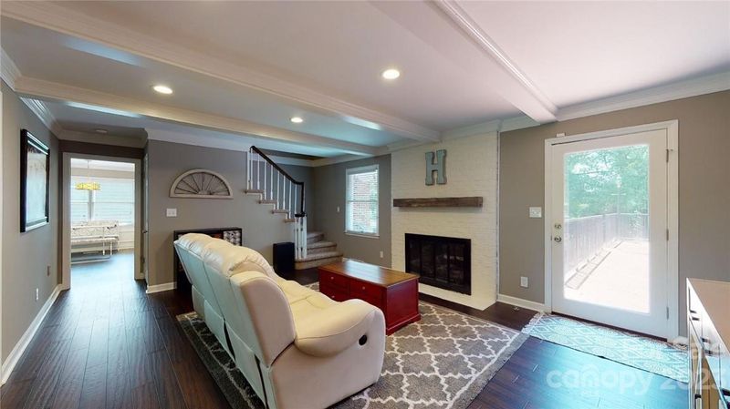 317 Pine Island Dr, Charlotte, NC 28214