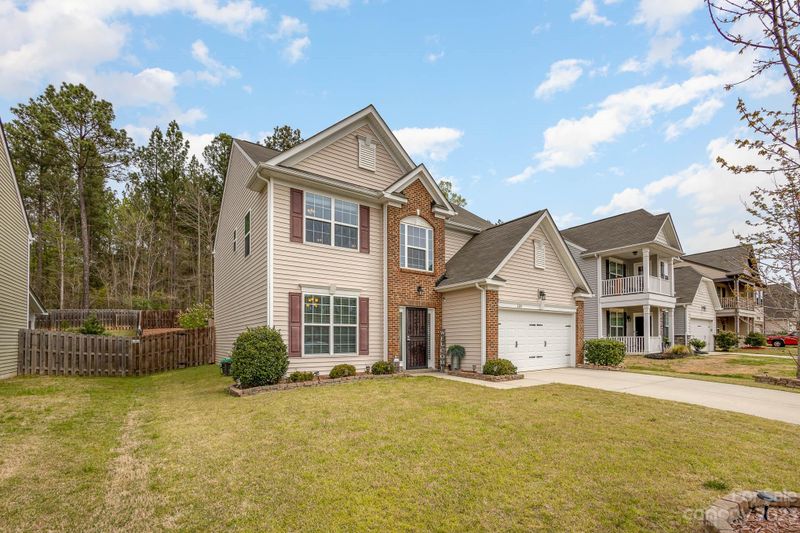 600 Augustus Ln, Mount Holly, NC 28120