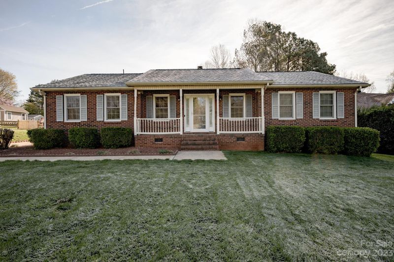 121 Cherokee Dr, Mooresville, NC 28117