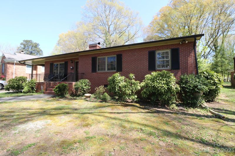 1370 4th St, Hickory, NC 28601