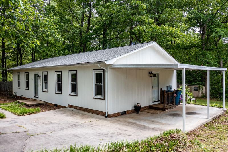 5407 Glenview Dr, Hickory, NC 28602
