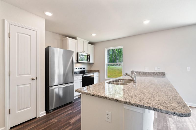 5012 Wolfridge Ave, Charlotte, NC 28214