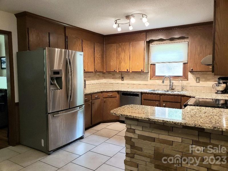 5521 Carving Tree Dr, Harrisburg, NC 28075