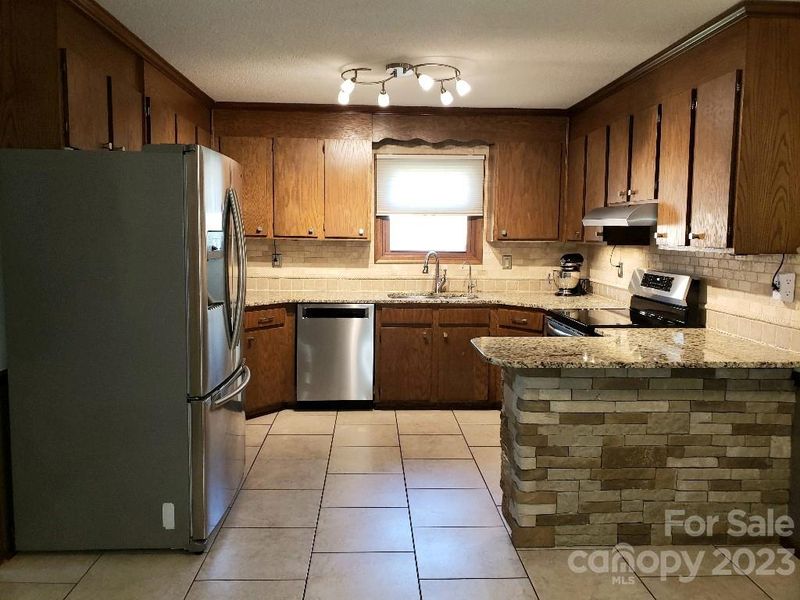 5521 Carving Tree Dr, Harrisburg, NC 28075