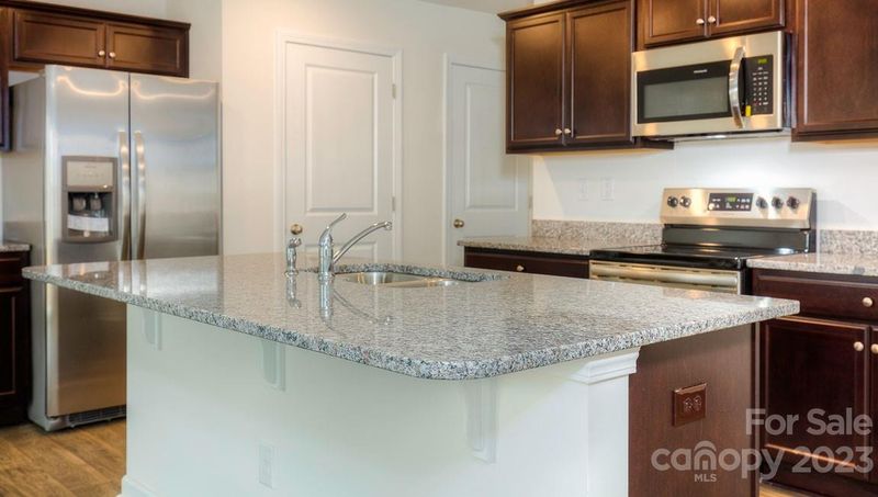 1327 Mifflin Ln, Dallas, NC 28034