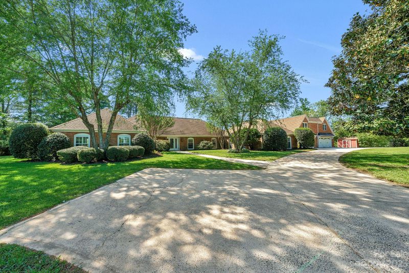 1916 Cox Rd, Matthews, NC 28104