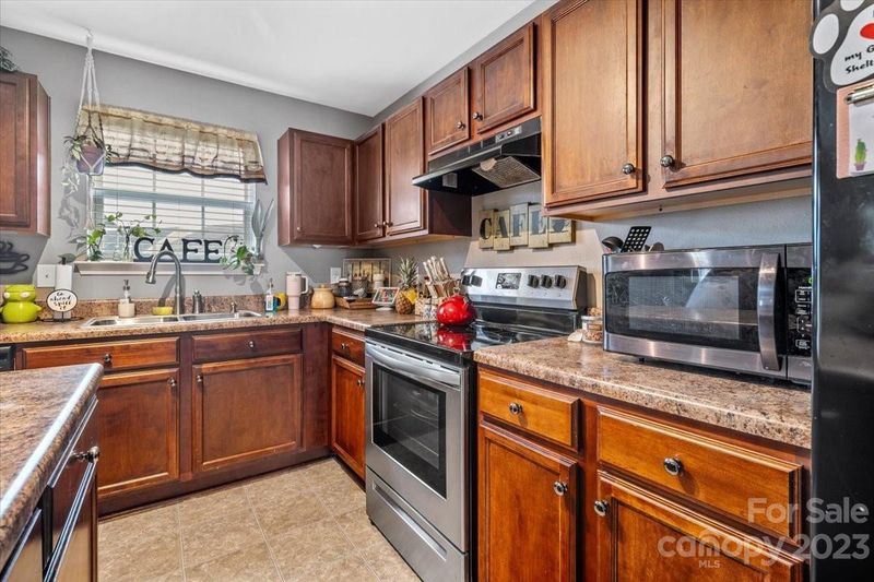 1713 Eastway Dr, Dallas, NC 28034