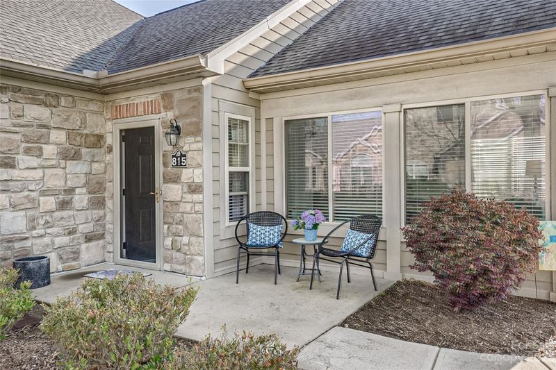 815 Ledgestone Ct, Tega Cay, SC 29708