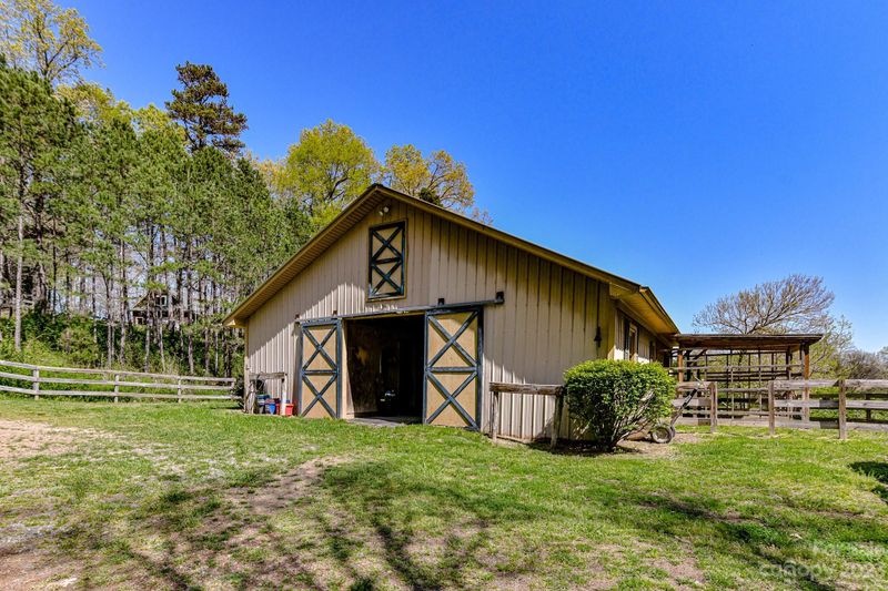 5827 Cappy Ln, Marshville, NC 28103