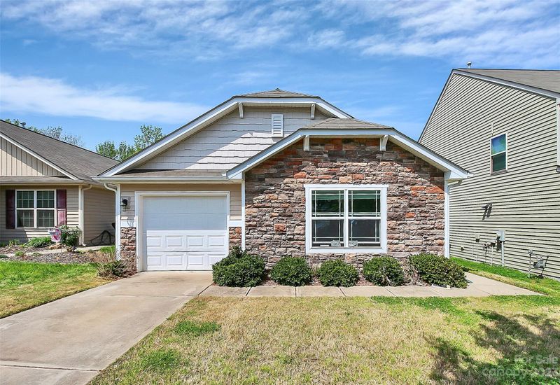 9406 Tavistock Ct, Matthews, NC 28105