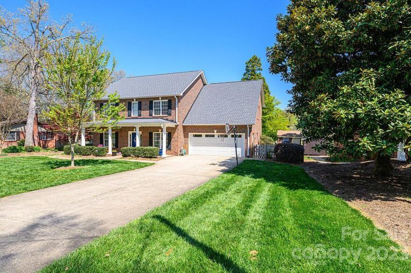 1016 15th Ave NW, Hickory, NC 28601