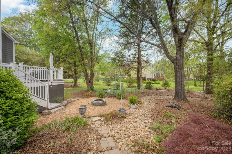 7028 Ravencrest Dr, Charlotte, NC 28269