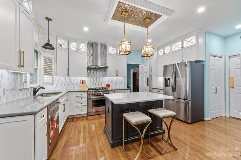 319 Foxfield Ln, Matthews, NC 28105
