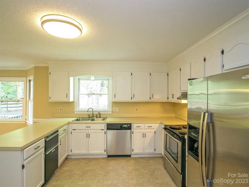 2343 Whispering Spring Dr, Matthews, NC 28105