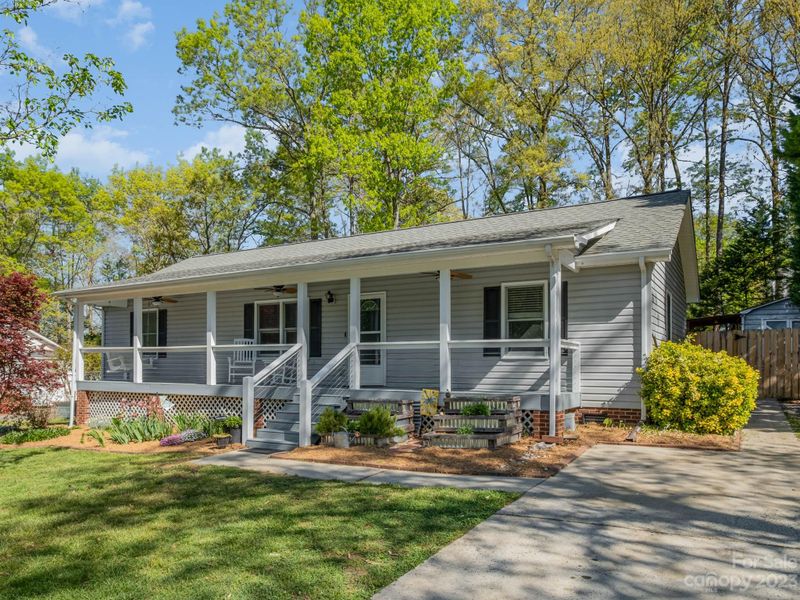 121 Antelope Dr, Mount Holly, NC 28120
