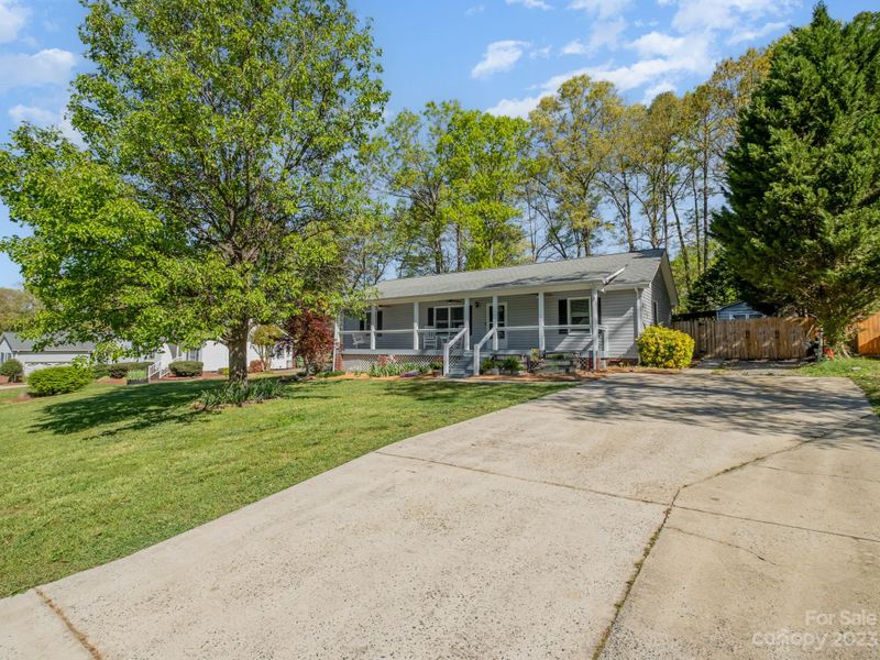 121 Antelope Dr, Mount Holly, NC 28120