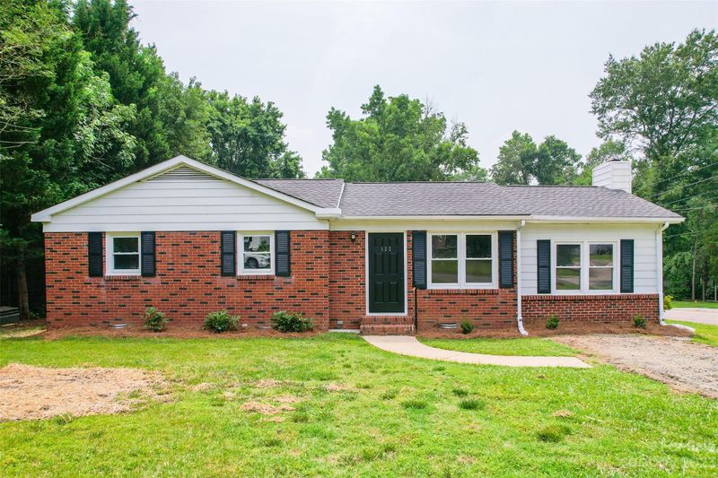 122 Crestview Dr, Concord, NC 28027