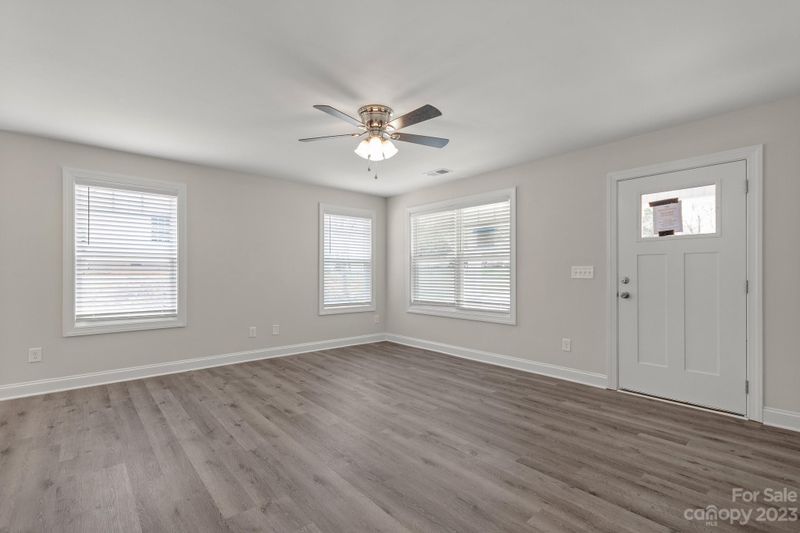318 Springhill Ln, Maiden, NC 28650