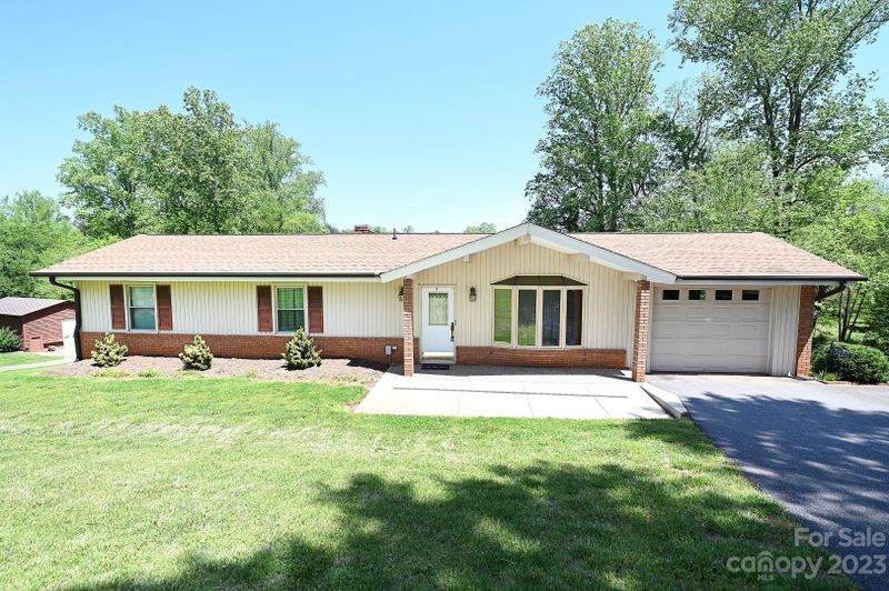 5770 Wesley St, Hickory, NC 28601