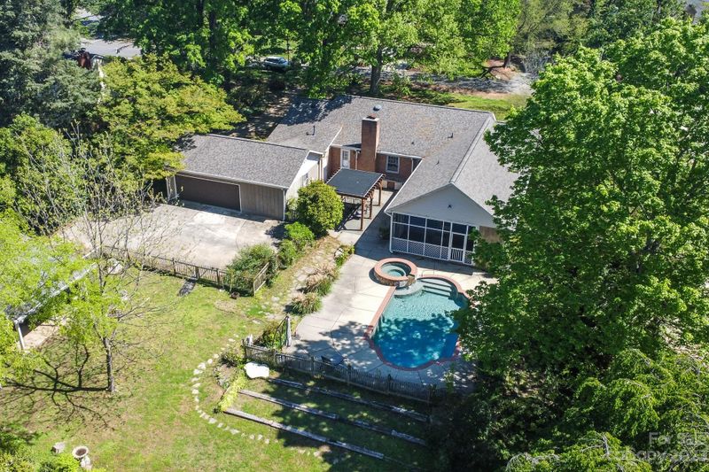 112 Lakenheath Ln, Matthews, NC 28105