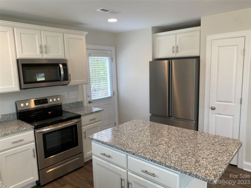 1113 S Juniper St, Kannapolis, NC 28081