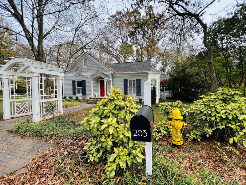203 Thompson St, Davidson, NC 28036