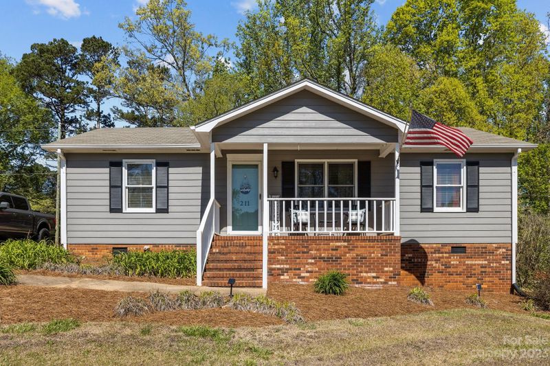 211 Ace Ave, Dallas, NC 28034
