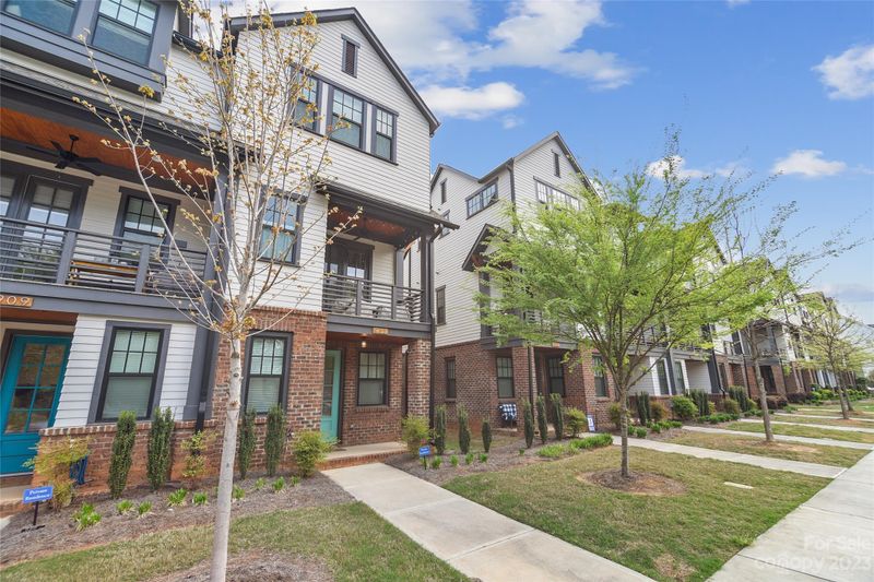913 E 36th St, Charlotte, NC 28205