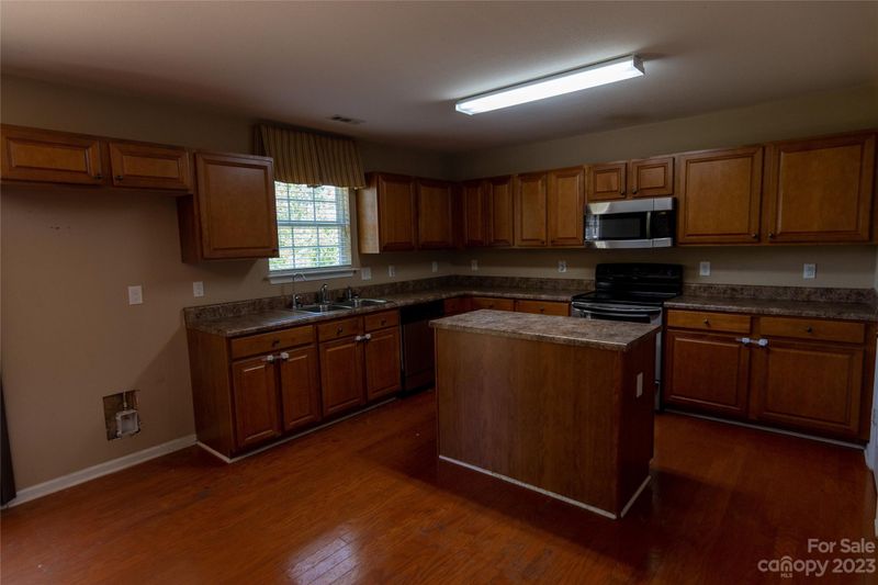 8629 Old Potters Rd, Charlotte, NC 28269