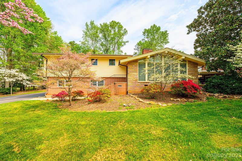 216 33rd Ave NW, Hickory, NC 28601