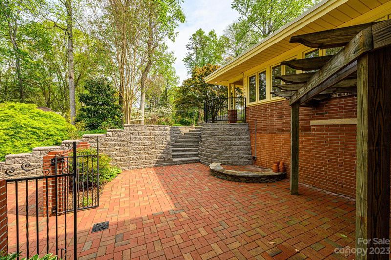216 33rd Ave NW, Hickory, NC 28601