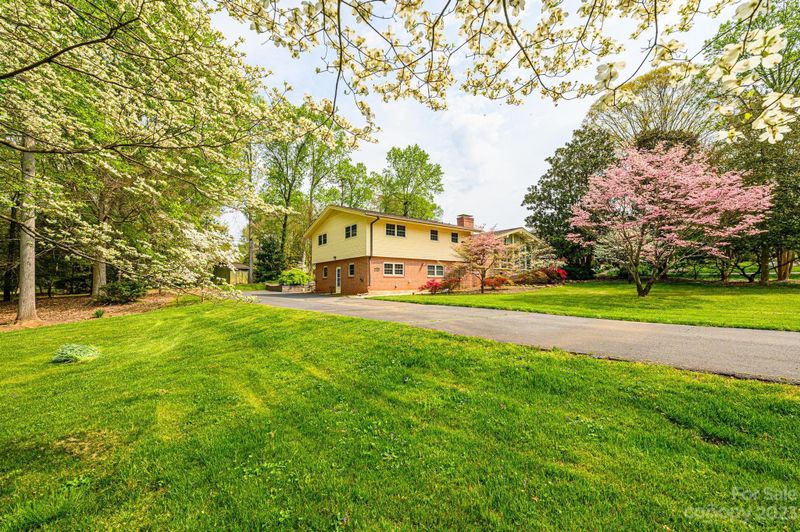 216 33rd Ave NW, Hickory, NC 28601
