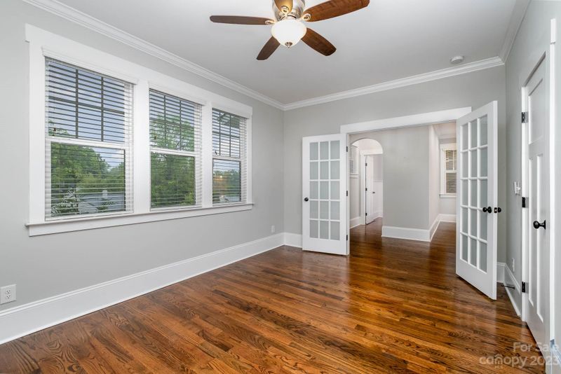 2409 Columbus Cir, Charlotte, NC 28208