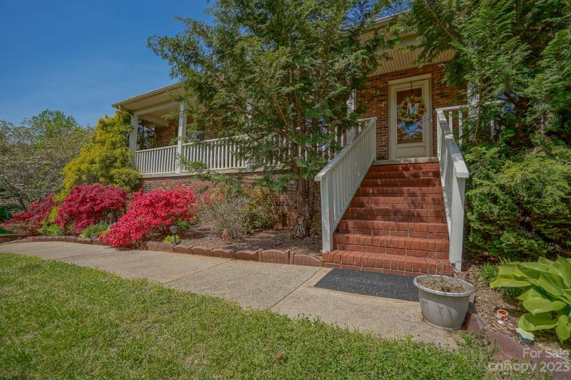 605 34th St, Conover, NC 28613