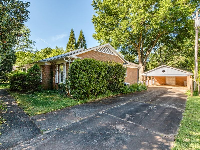 4618 Walker Rd, Charlotte, NC 28211