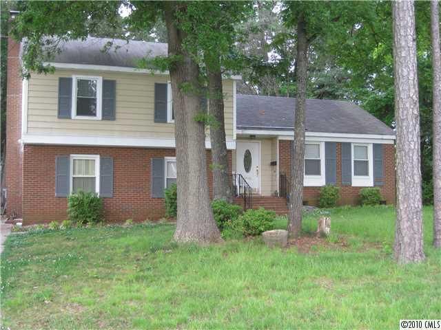 3930 Tamerlane Dr, Charlotte, NC 28205
