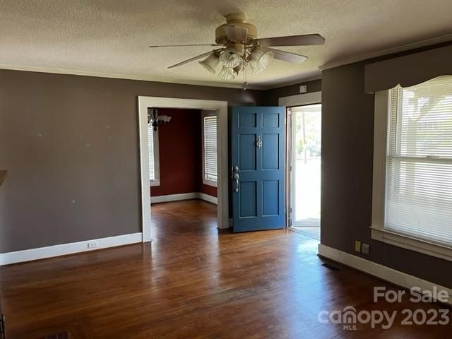 205 W Chestnut St, Stanley, NC 28164