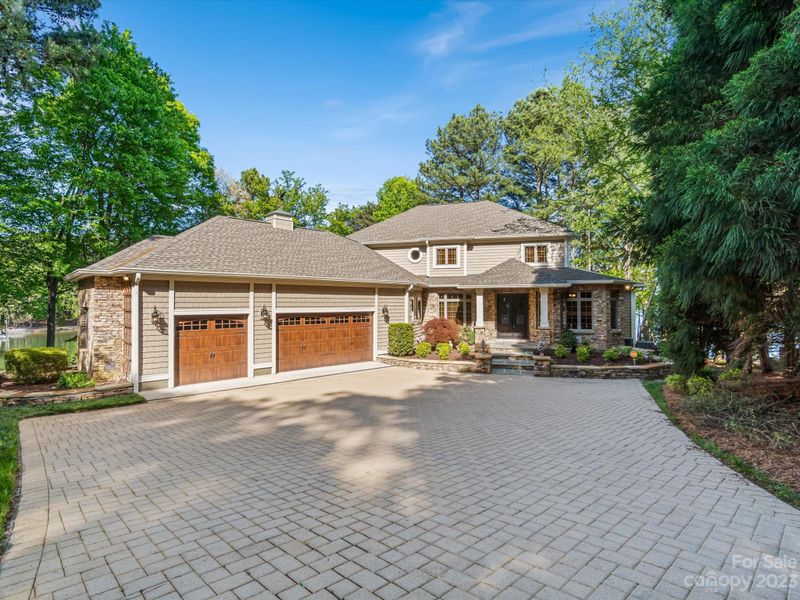 9224 Fair Oak Dr, Sherrills Ford, NC 28673