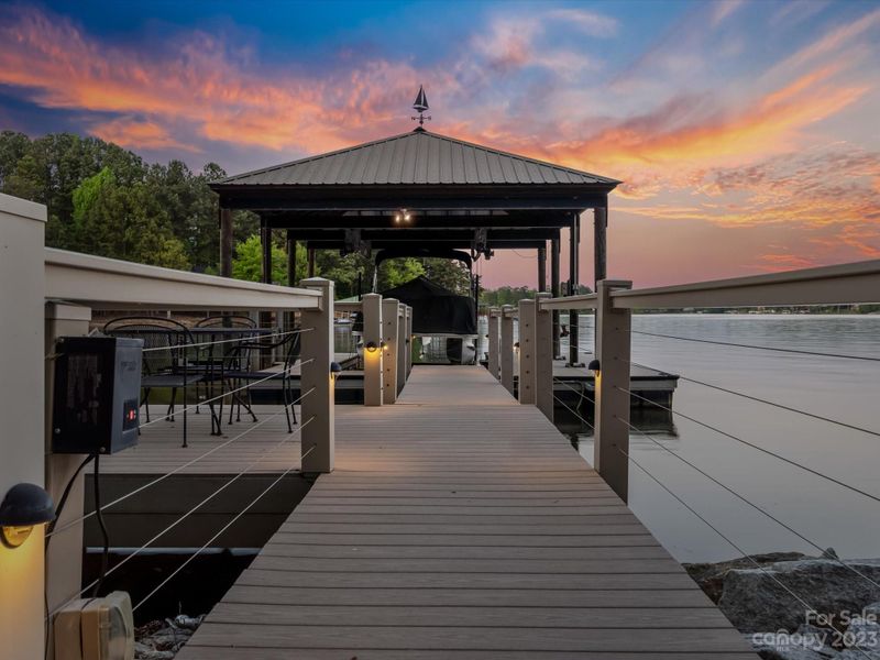 9224 Fair Oak Dr, Sherrills Ford, NC 28673