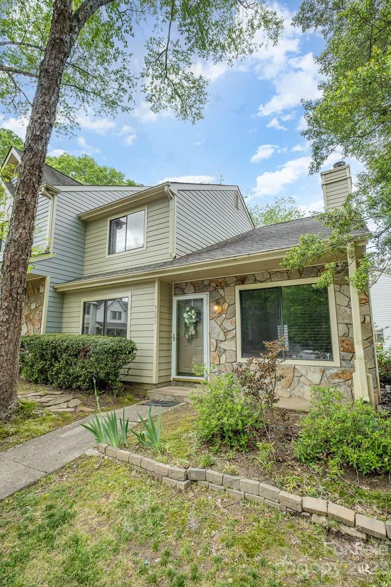 4095 N Course Dr, Charlotte, NC 28277