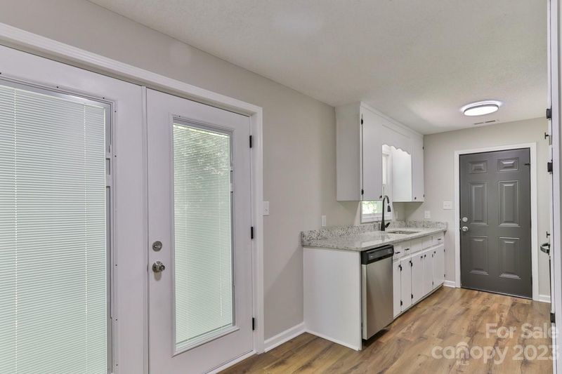 1243 Village Cir, Hickory, NC 28602