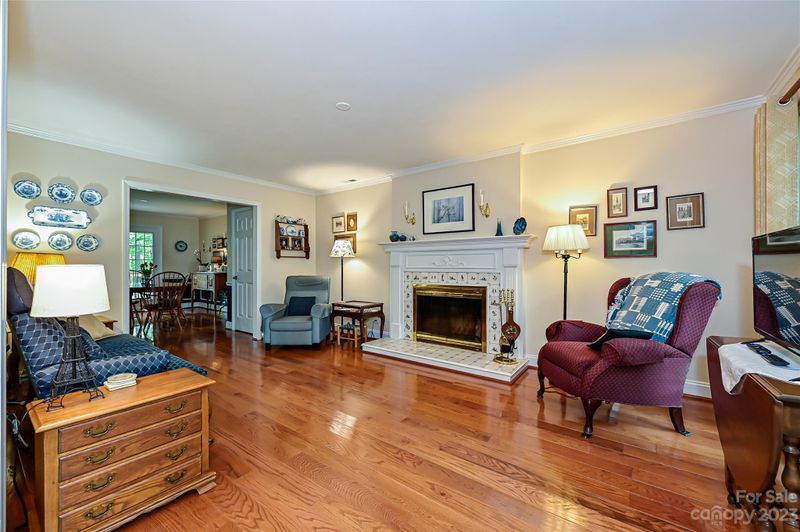 101 Foxfield Ln, Matthews, NC 28105